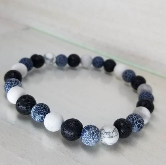 Efloresce Agate, Lava & Hematite Stretch Bracelet - Picture 6 of 9